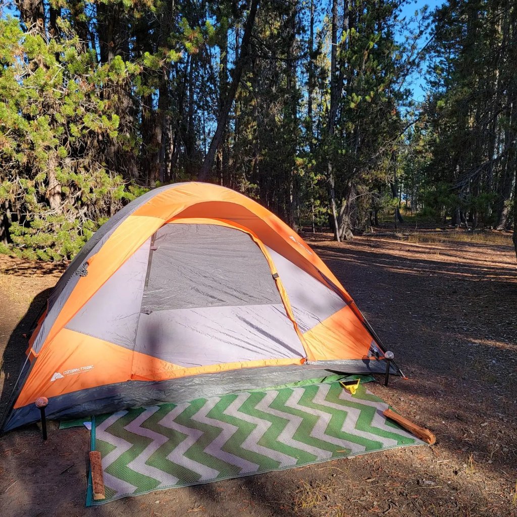 Tent camping at Paulina Lake Campground